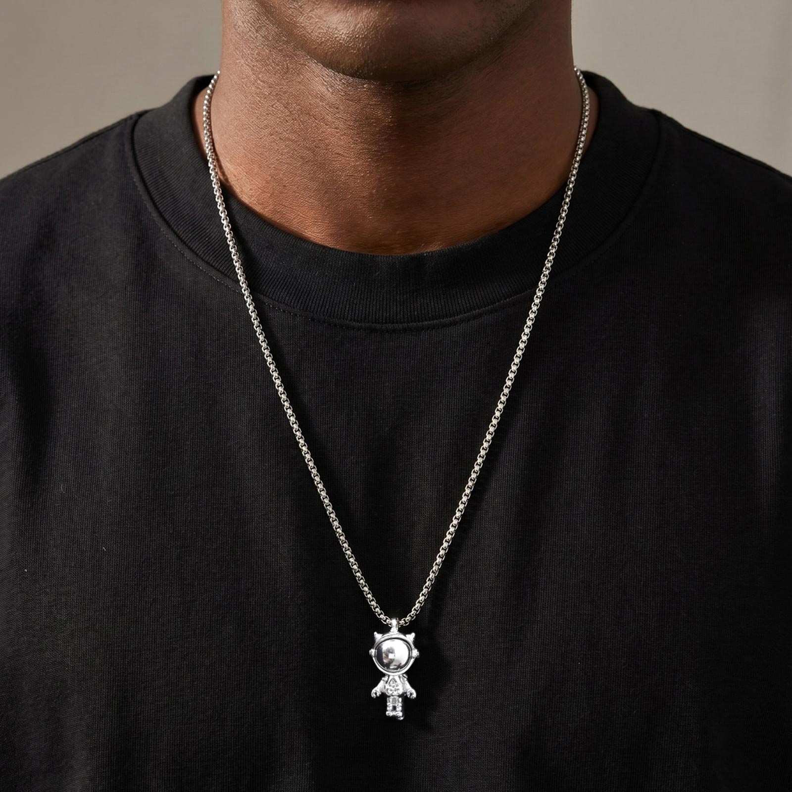 Tech Wear Accessories - Colar com Pingente de Astronauta em